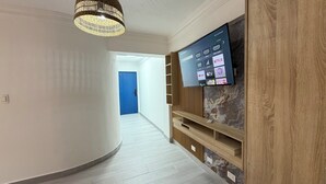 Chambre familiale double, 2 chambres, balcon, vue sur la plage | Literie de qualité, couette en duvet, lit avec matelas à plateau-coussin