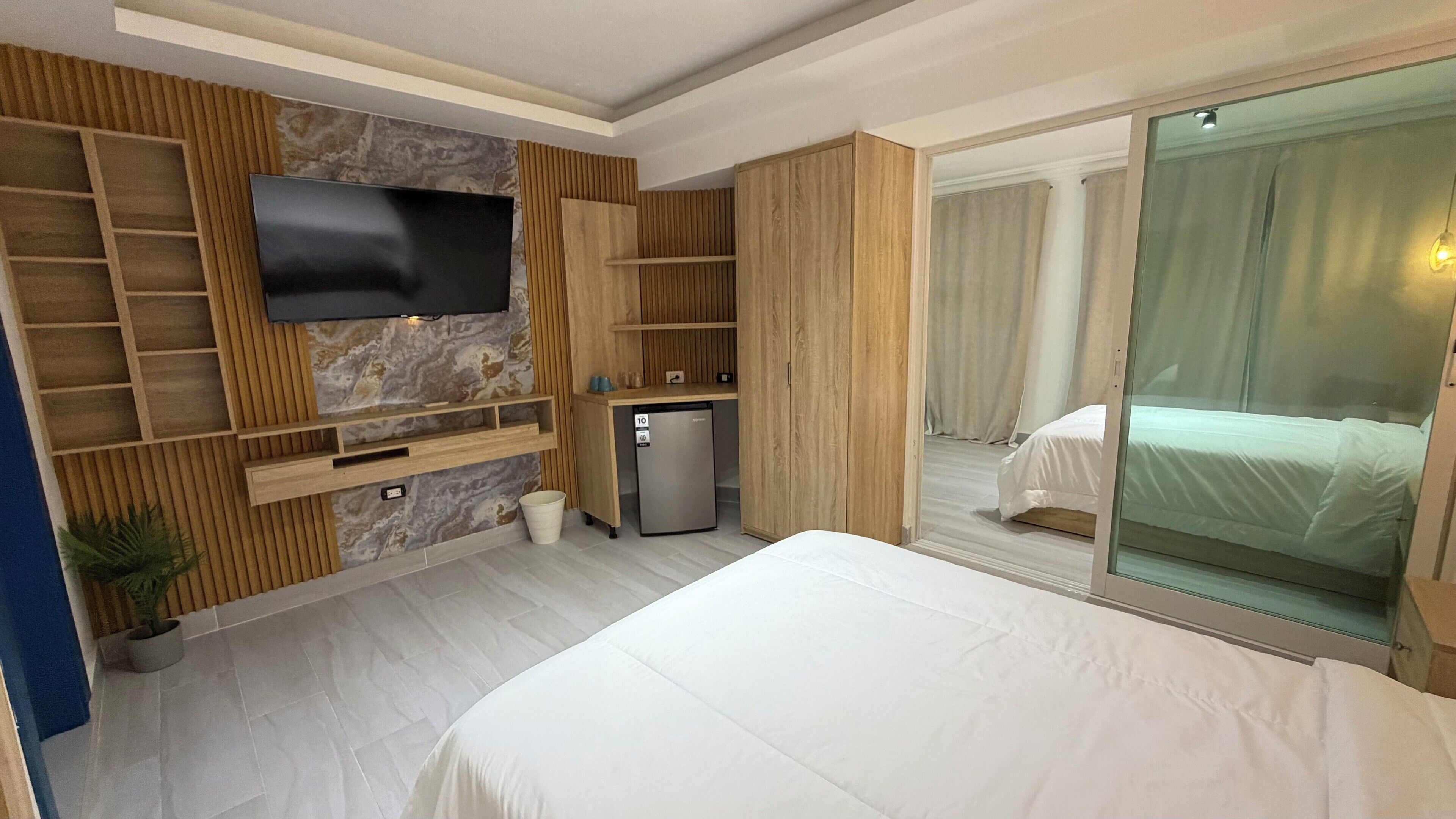 Kamar Double Keluarga, balkon, pemandangan pantai | Seprai premium, selimut bulu angsa, dan bantalan ekstra lembut