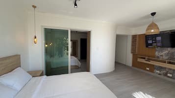 Familie tweepersoonskamer, balkon, uitzicht op het strand | Terras