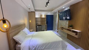 Deluxe-huone | Ylelliset vuodevaatteet, untuvapeitot, pillowtop-patjalliset sängyt