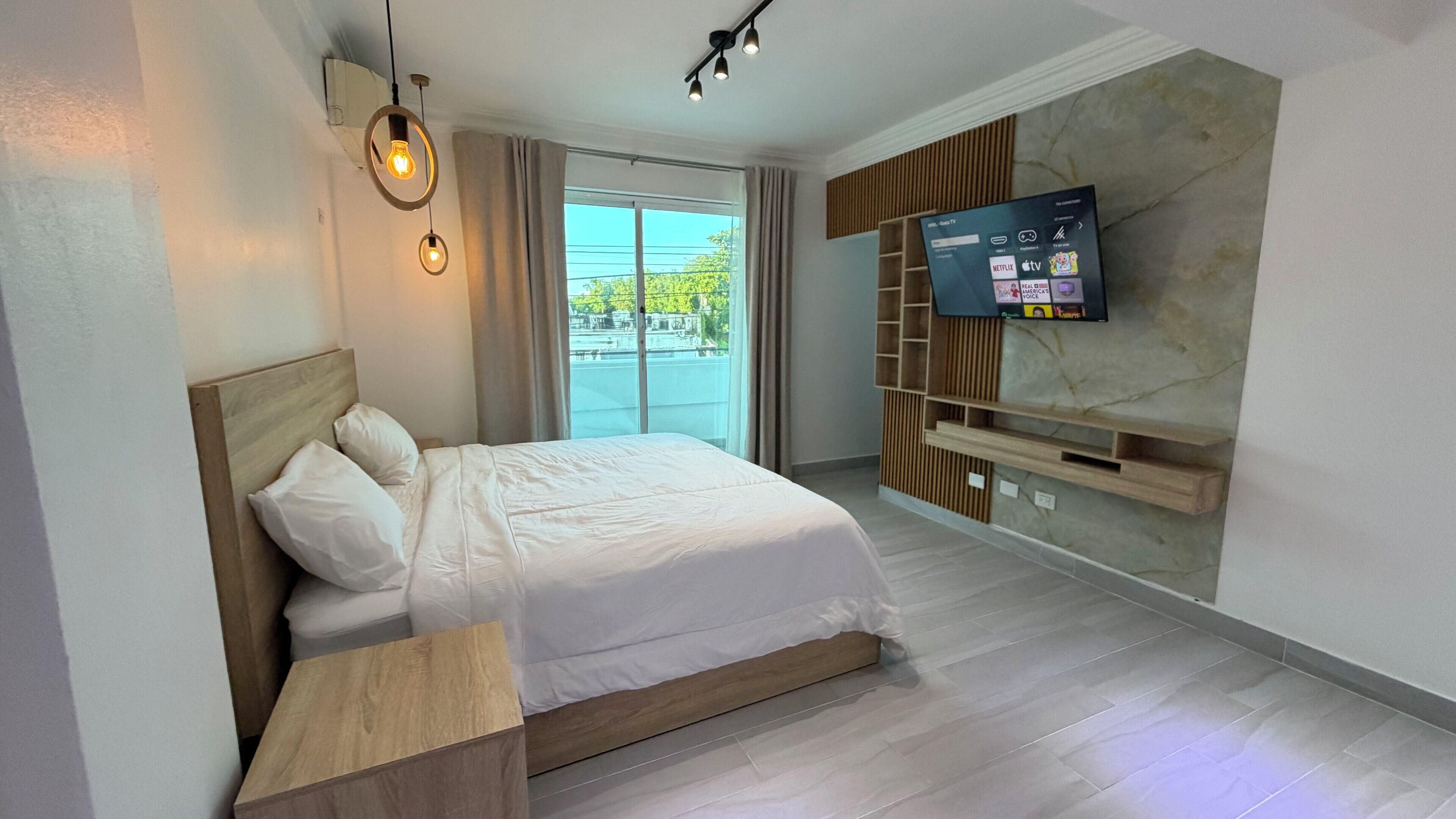 Habitación Deluxe, 1 habitación, vistas a la ciudad | Ropa de cama de alta calidad y edredones de plumas