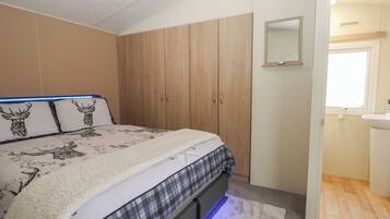 2 bedrooms, individually decorated, individually furnished, free WiFi