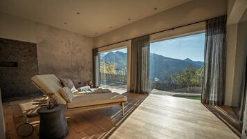 TV, fireplace, video games, table tennis