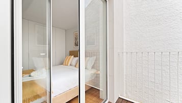 Iron/ironing board, internet, bed sheets