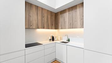 Refrigerador, microondas, horno y lavavajillas