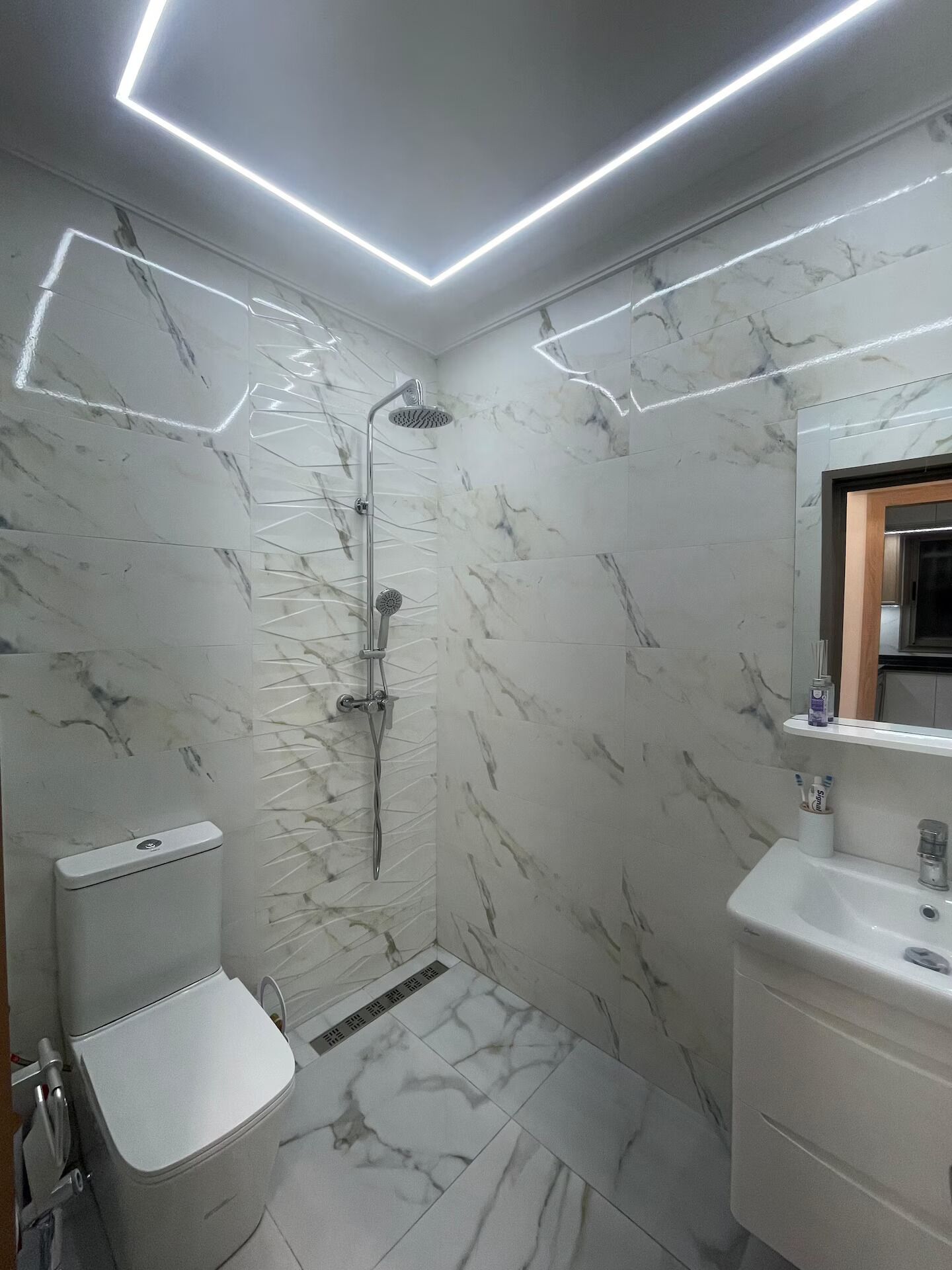 Shower, free toiletries, soap, shampoo