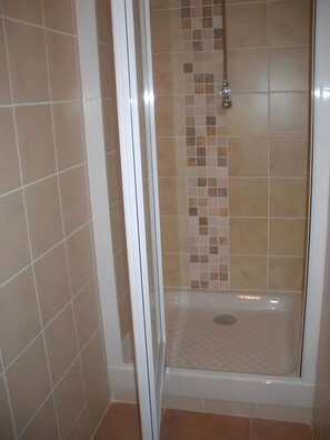 Douche, sèche-cheveux