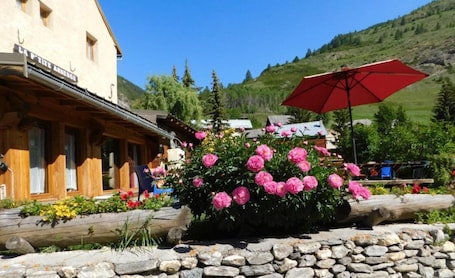 Property grounds. Holiday Home 'Petite Auberge' with Mountain View, Shared Terrace and Wi-Fi