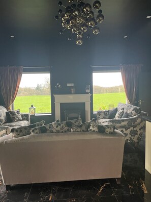 Televisie en een open haard