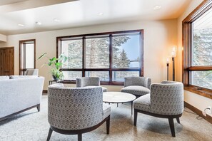 TV, fireplace - Ridgepoint Townhome 090 (Beaver Creek)
