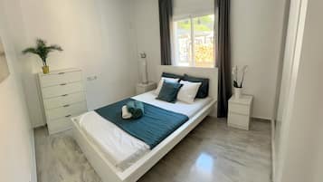 3 chambres, coffres-forts dans les chambres, bureau