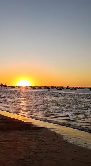 Beach nearby - 'Bajo De Guía' Apartment with Wi-Fi and Air Conditioning (Sanlúcar de Barrameda)