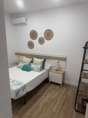 WiFi, bed sheets - Apartment 'Bajo De Guía 1A' with Private Terrace, Wi-Fi and Air Conditioning (Sanlúcar de Barrameda)