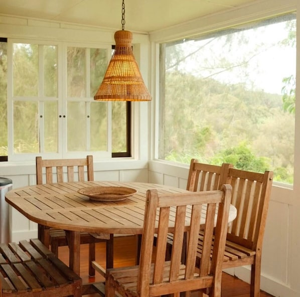 Dining - Rustic retreat with panoramic views at Pu'u O Hoku Ranch (Kaunakakai)