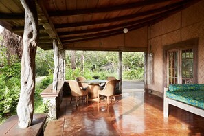 تناول الطعام بالخارج