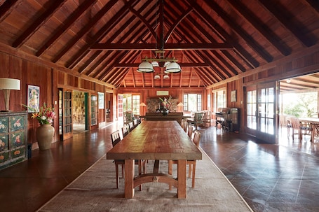 Dining. Pu'u O Hoku” is true to its Hawaiian name — which means “Hill of Stars”— surrounded by more than 14,000 acres of protected land, immersed in the transcendent beauty of forest, sky, and ocean. The Ranch is a family-owned biodynamic and organic ranch a