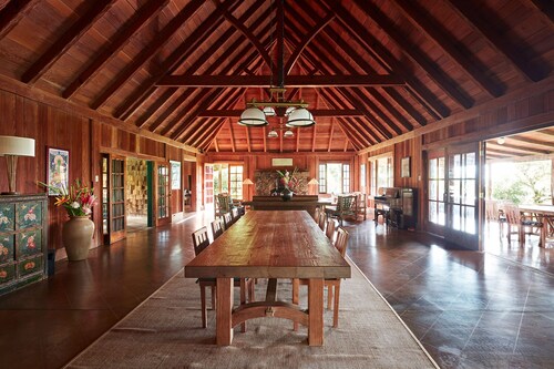 Pu'u O Hoku” is true to its Hawaiian name — which means “Hill of Stars”— surrounded by more than 14,000 acres of protected land, immersed in the transcendent beauty of forest, sky, and ocean. The Ranch is a family-owned biodynamic and organic ranch a