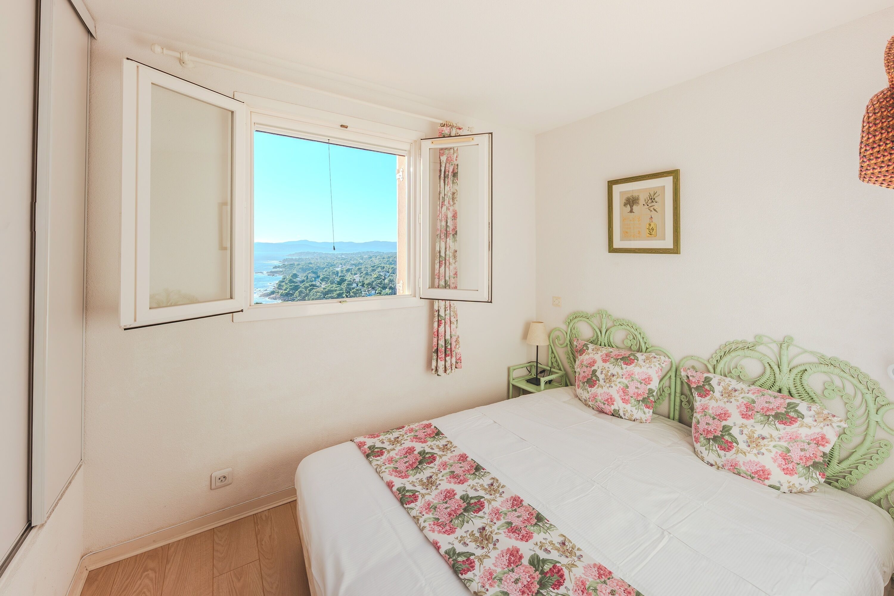 Fer et planche à repasser, draps fournis