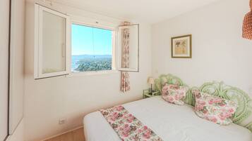 Fer et planche Ă repasser, draps fournis