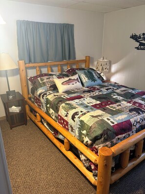 2 slaapkamers, een strijkplank/strijkijzer, reisbedje, gratis wifi