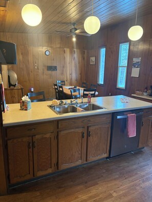 Dining - Near lakes/rivers, town, snowmobile trails and access to hunting and state land. (Grayling)