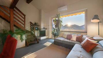 TV, fireplace, video games, stereo