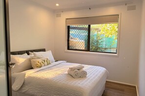 Internet, bed sheets - Modern 3BDR Family Home in Werribee (Werribee)