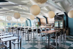 Bar (on property) - Come Create Memories w/ Fun-filled Adventures at this Paradise! Outdoor Pool! (Stowe)