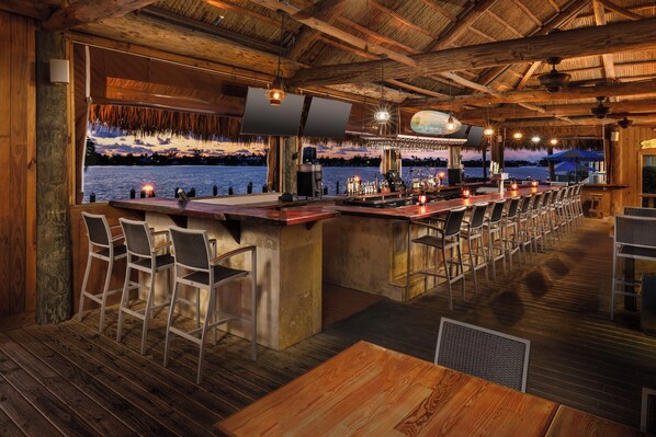 Bar (on property) - Perfect Find! Outdoor Pool, Free Breakfast, Pets Are Welcome! (Marathon)