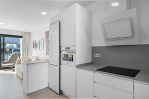 Private kitchen - Apartment 'Casa África' with Shared Pool, Wi-Fi and Air Conditioning (Barbate)