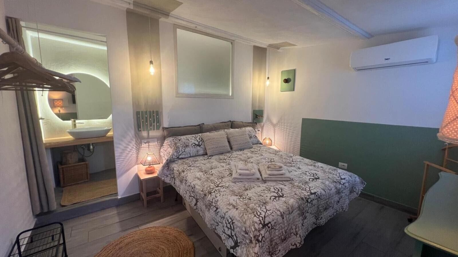 Bügeleisen/Bügelbrett, WLAN, Bettwäsche