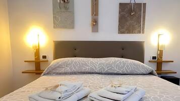 BĂŒgeleisen/BĂŒgelbrett, WLAN, BettwĂ€sche