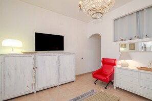 Interior - Apartment Mia – 2 Bedrooms, Private Courtyard, Near the Sea (Santa Teresa Gallura)