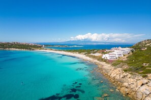 Beach nearby - Apartment 'Mia - Mare with Garden' with Private Terrace, Wi-Fi & Air Conditioning (Santa Teresa Gallura)