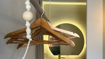 Dusche, Haartrockner, HandtĂŒcher