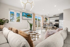 Smart TV - Prime location • Private pool & BBQ (Noord)