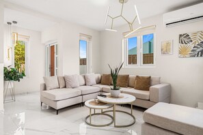 Smart TV - Prime location • Private pool & BBQ (Noord)