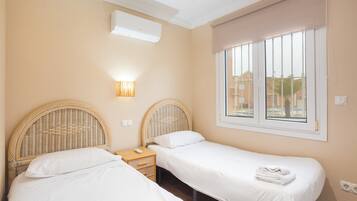 Tabla de planchar con plancha y wifi