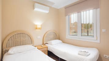 Iron/ironing board, WiFi