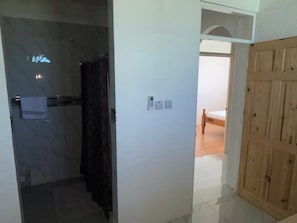 A bathroom with a shower, a towel rack, and a toilet. - Kingdom Rentals - AirBnCar (Loubiere)