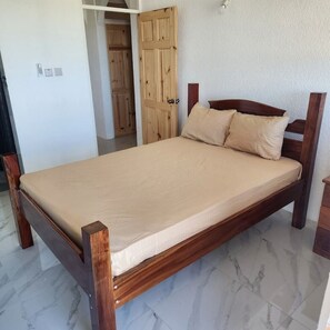 3 chambres, fer et planche à repasser, Wi-Fi, draps fournis