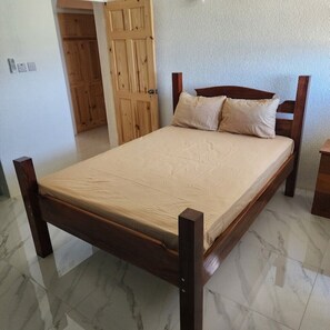 3 dormitoris, planxa i posts de planxar, wifi i roba de llit 