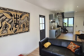 Living area - Gite ty berniques in pléneuf val andré: hikers, bikers, golfers (Pleneuf val Andre)