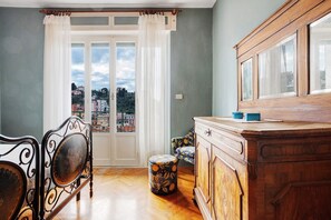 Interior - Elegant 'Aless Views' Apartment with Sea View, Wi-Fi, and Air Conditioning (Lerici)