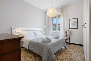1 bedroom, iron/ironing board, WiFi, bed sheets - Lerici - Casa Mì Apartment with Elevator, Balcony and Wi-Fi (Lerici)