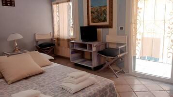 Iron/ironing board, WiFi, bed sheets