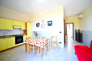 Family Apartment, Sea View | Private kitchen