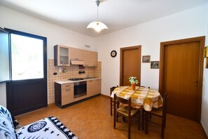 Family Apartment | Private kitchen | Full-size fridge, oven, stovetop, cookware/dishes/utensils - Piccolo Residence Gallipoli (Gallipoli)