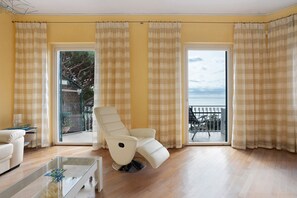 TV - Apartment 'Alveare sul Blue' in Lerici, Perfect for 3 Guests (Lerici)