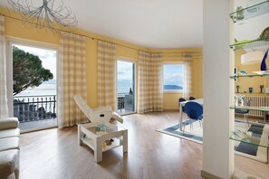 TV - Apartment 'Alveare sul Blue' in Lerici, Perfect for 3 Guests (Lerici)